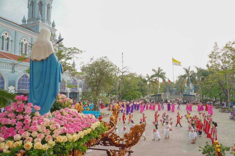 Tháng Hoa và lòng sùng kính Mẹ Maria